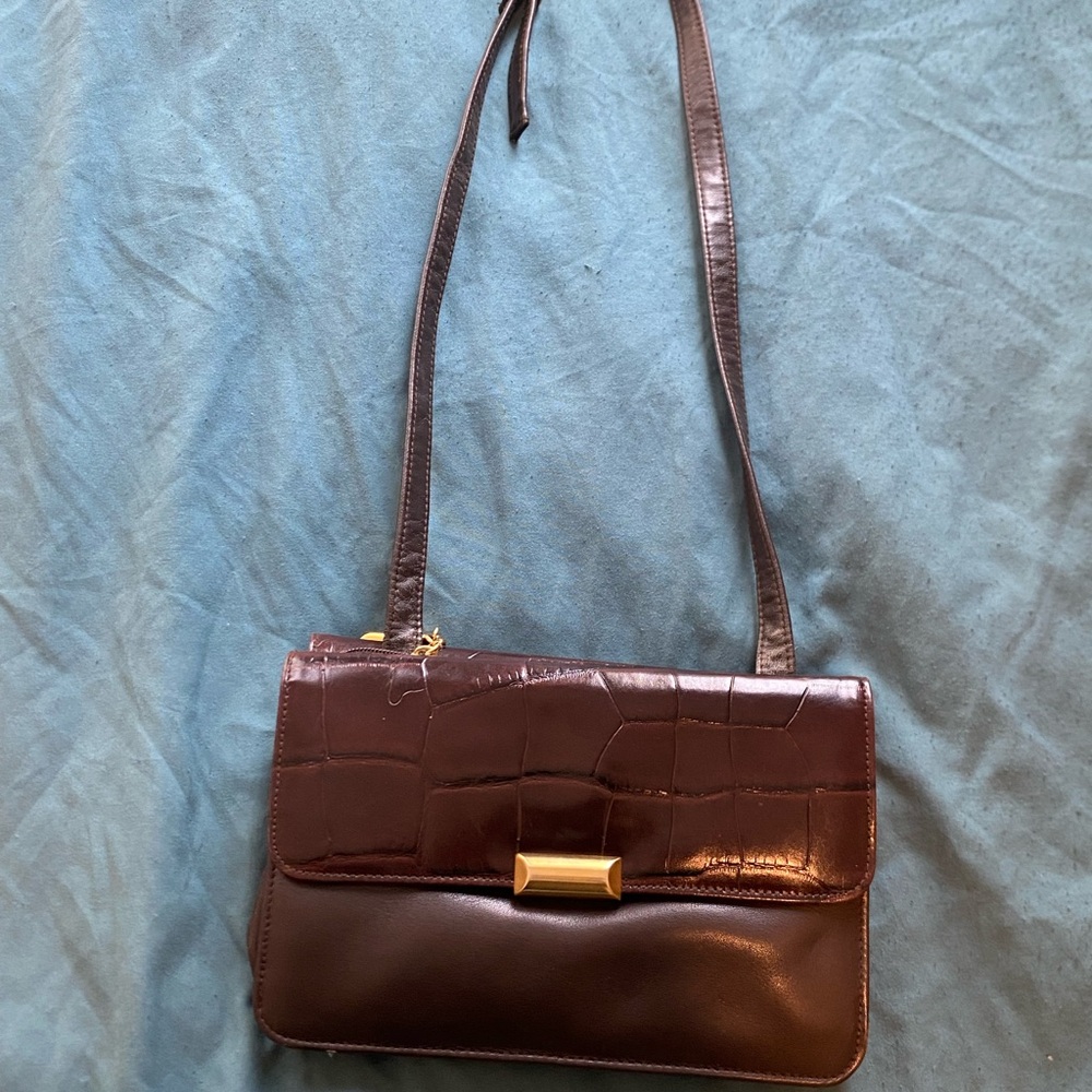 Vintage Worthington Brown Croc-Embossed Shoulder Bag with Gold Accent